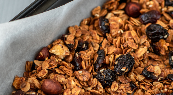 CRUNCHY GRANOLA